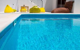 Mahara Caparica Surf Camp